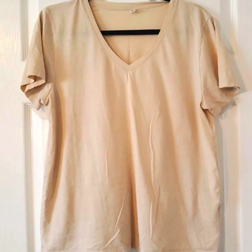 UNI QLO Beige Tee